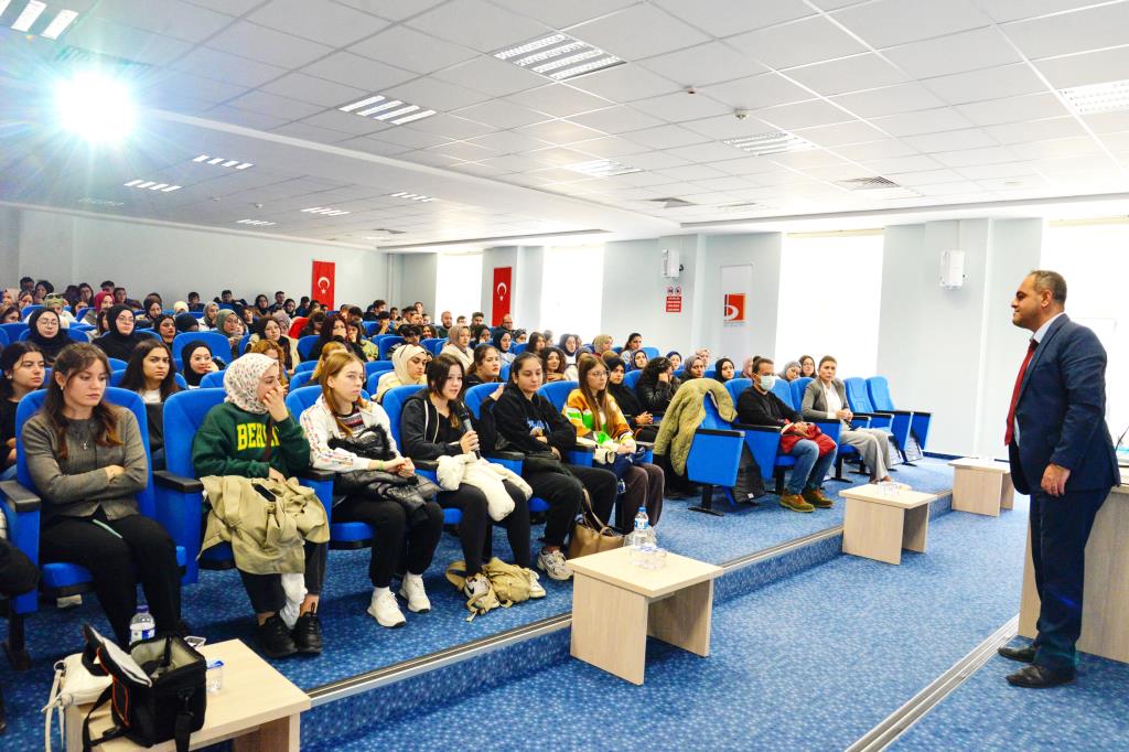 İş Arama Becerileri ve Mülakat Teknikleri Semineri Düzenlendi