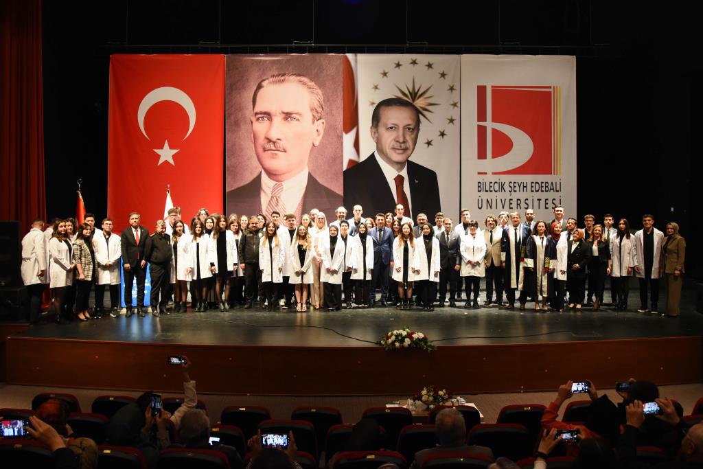 Üniversitemizin İlk Diş Hekimliği Öğrencileri Beyaz Önlüklerini Giydiler